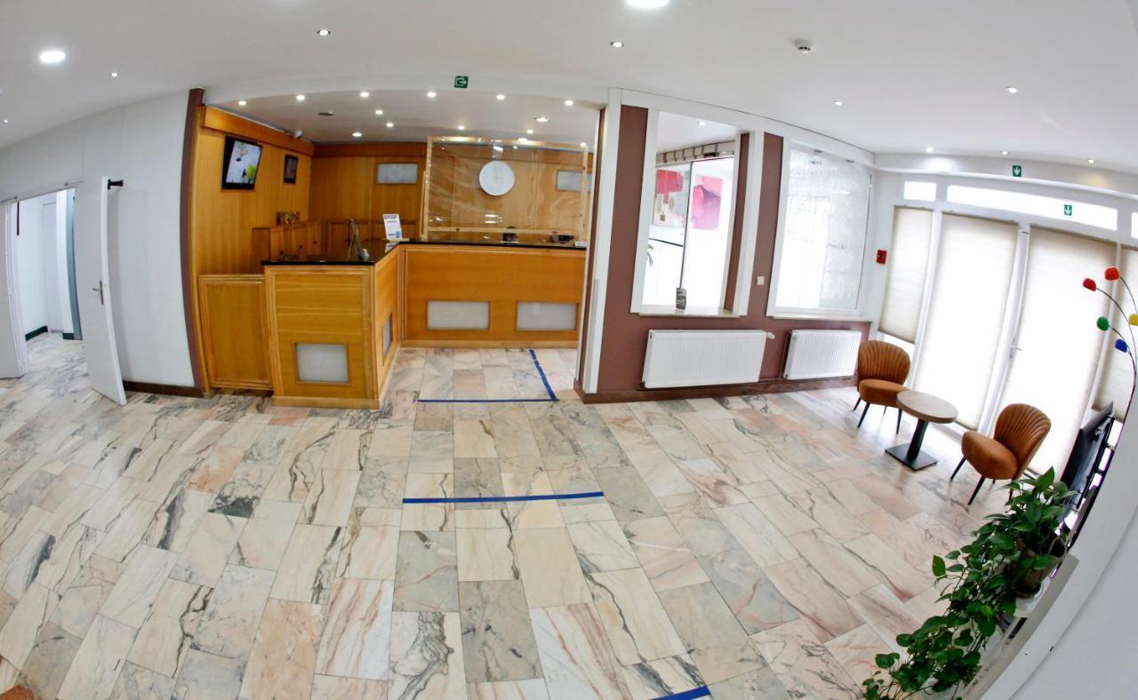 Hotel De France Saint-Gilles Bagian luar foto