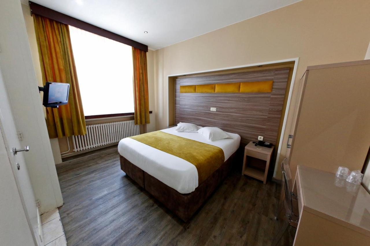 Hotel De France Saint-Gilles Bagian luar foto