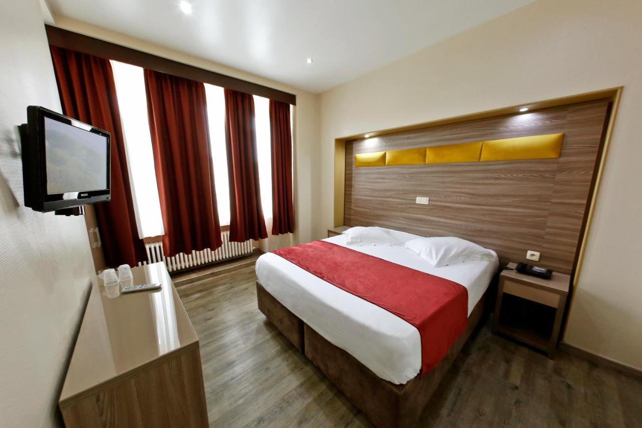 Hotel De France Saint-Gilles Bagian luar foto