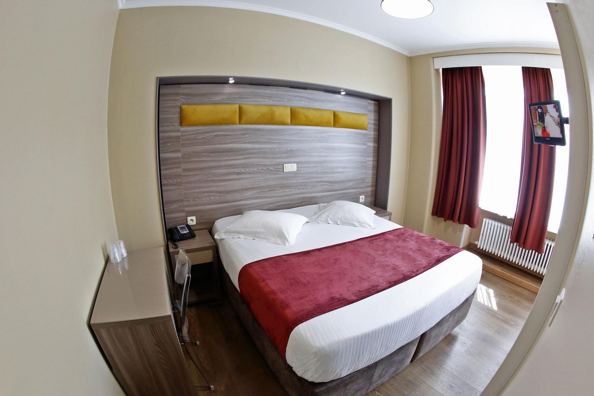 Hotel De France Saint-Gilles Bagian luar foto