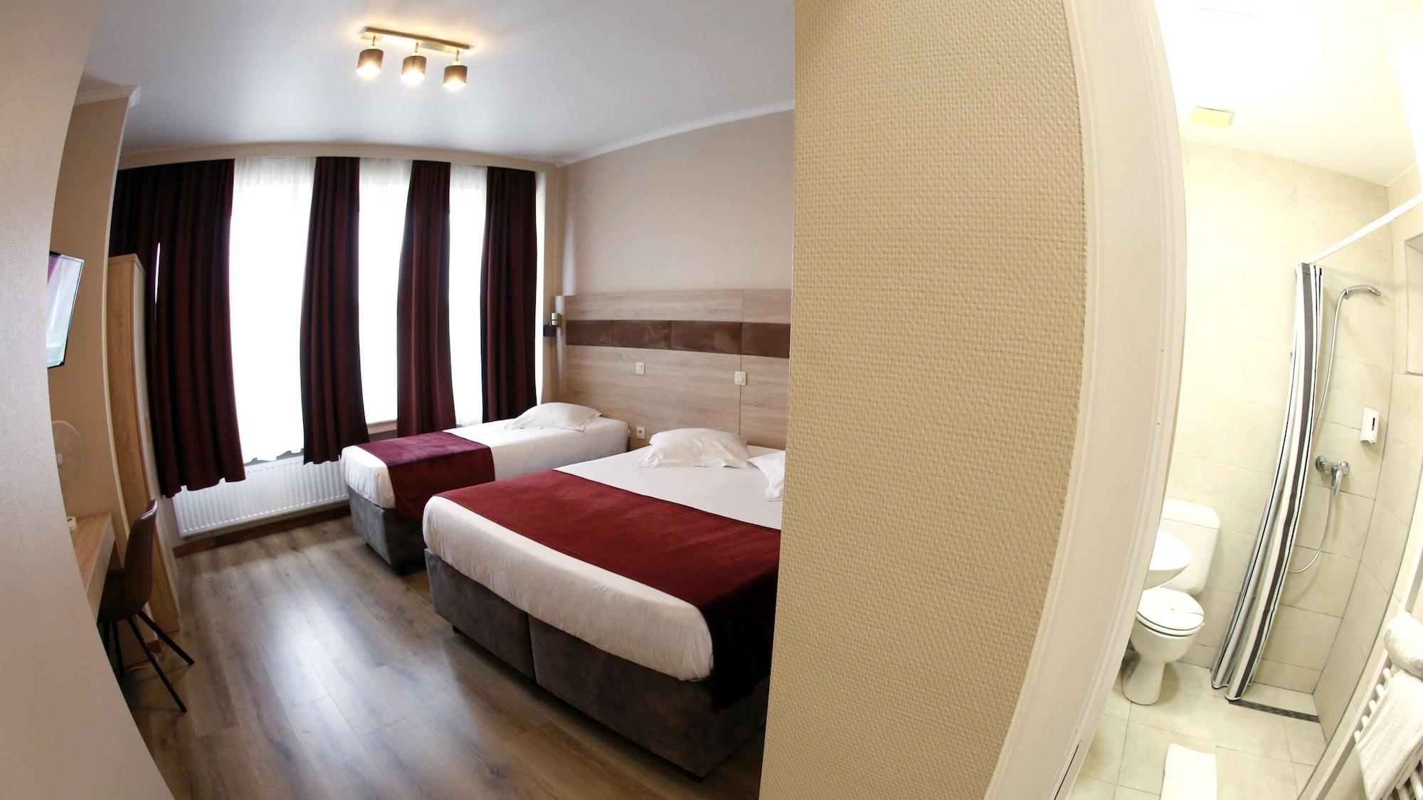 Hotel De France Saint-Gilles Bagian luar foto