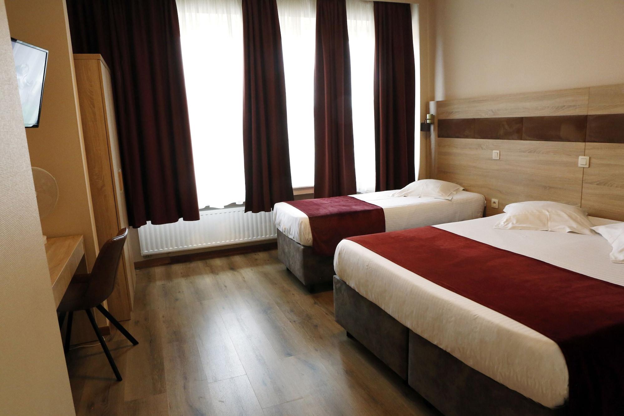 Hotel De France Saint-Gilles Bagian luar foto