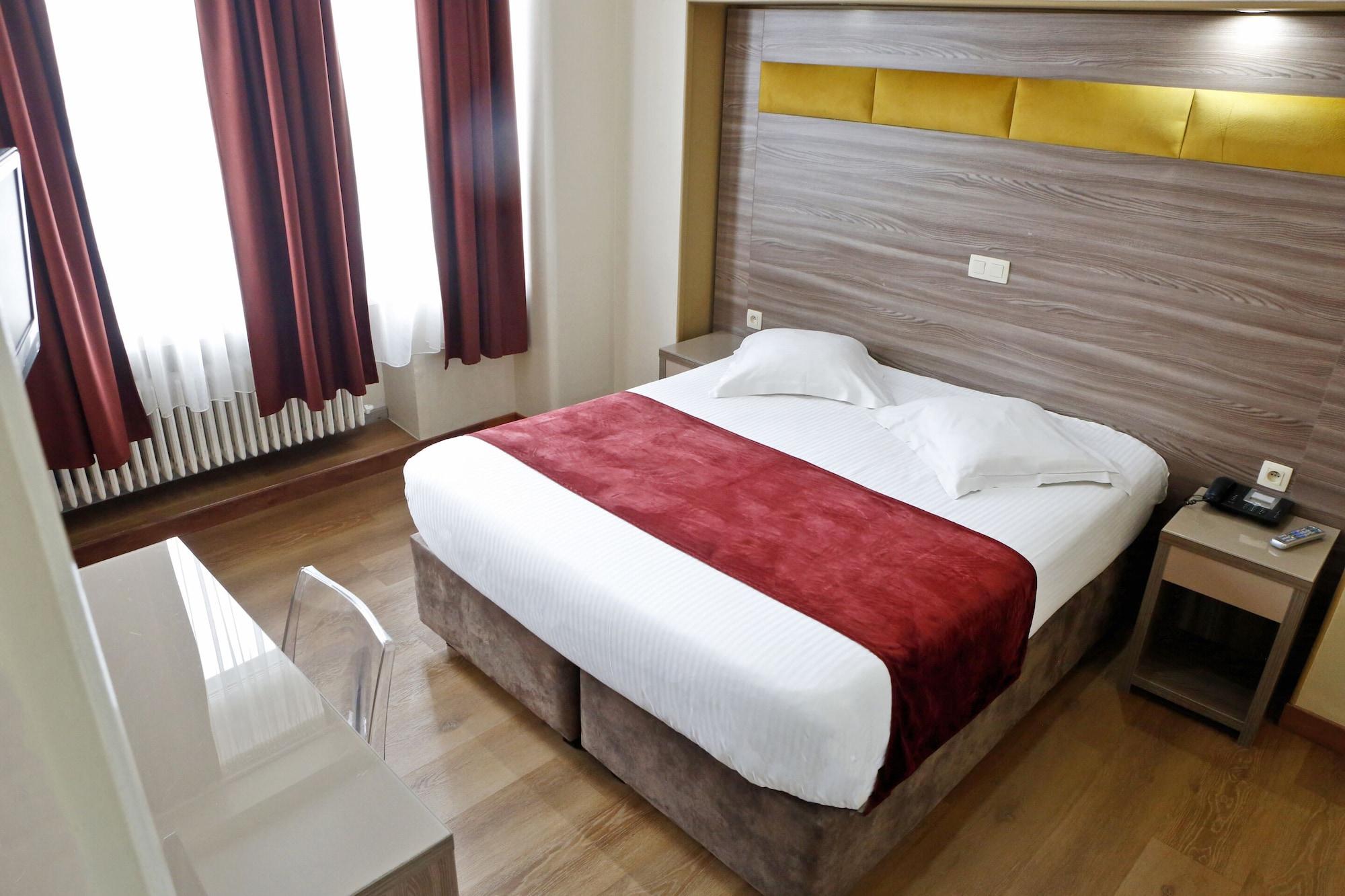 Hotel De France Saint-Gilles Bagian luar foto