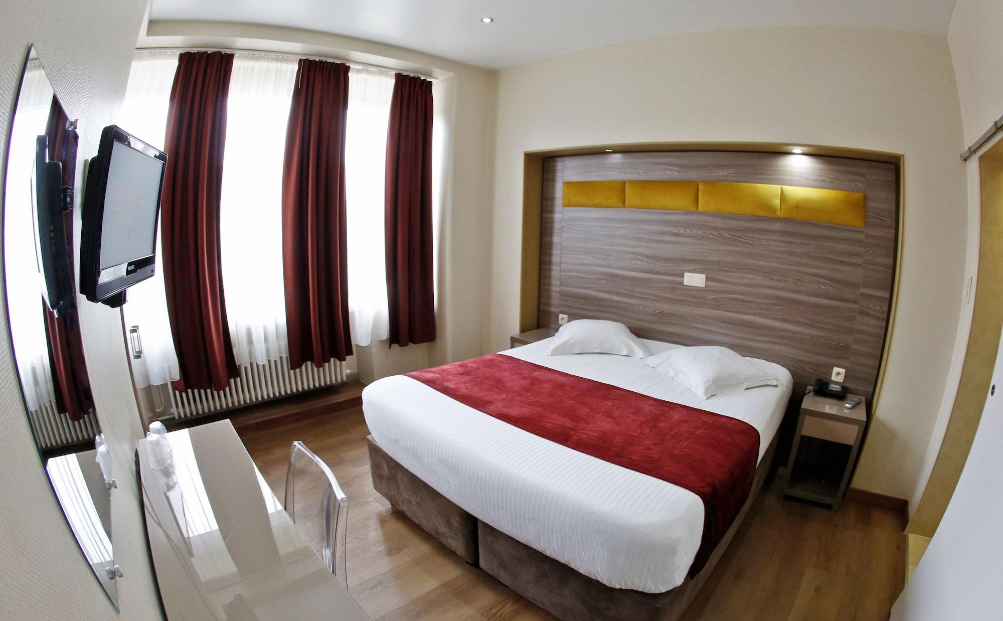 Hotel De France Saint-Gilles Bagian luar foto