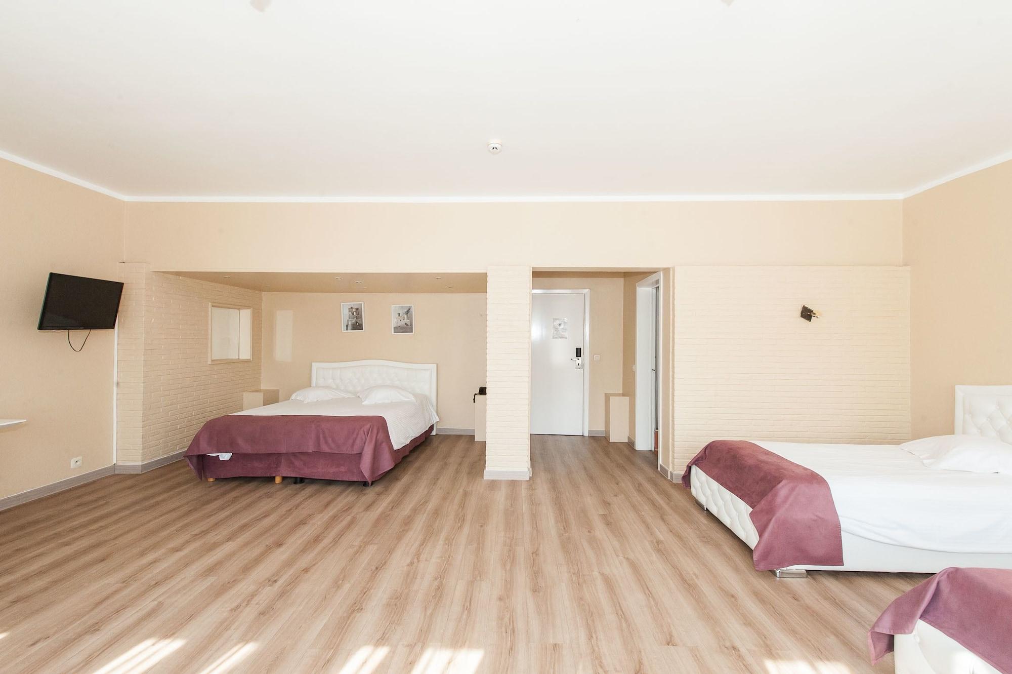 Hotel De France Saint-Gilles Bagian luar foto