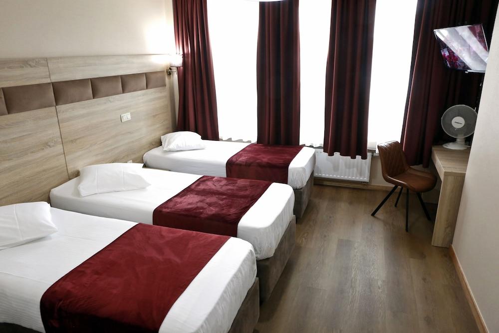 Hotel De France Saint-Gilles Bagian luar foto