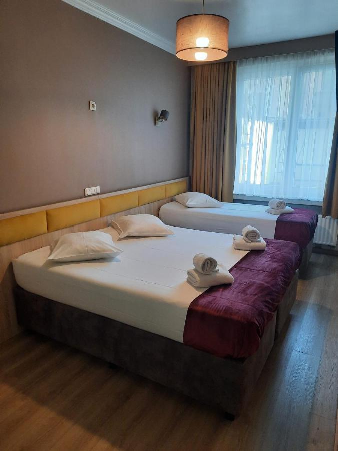 Hotel De France Saint-Gilles Bagian luar foto