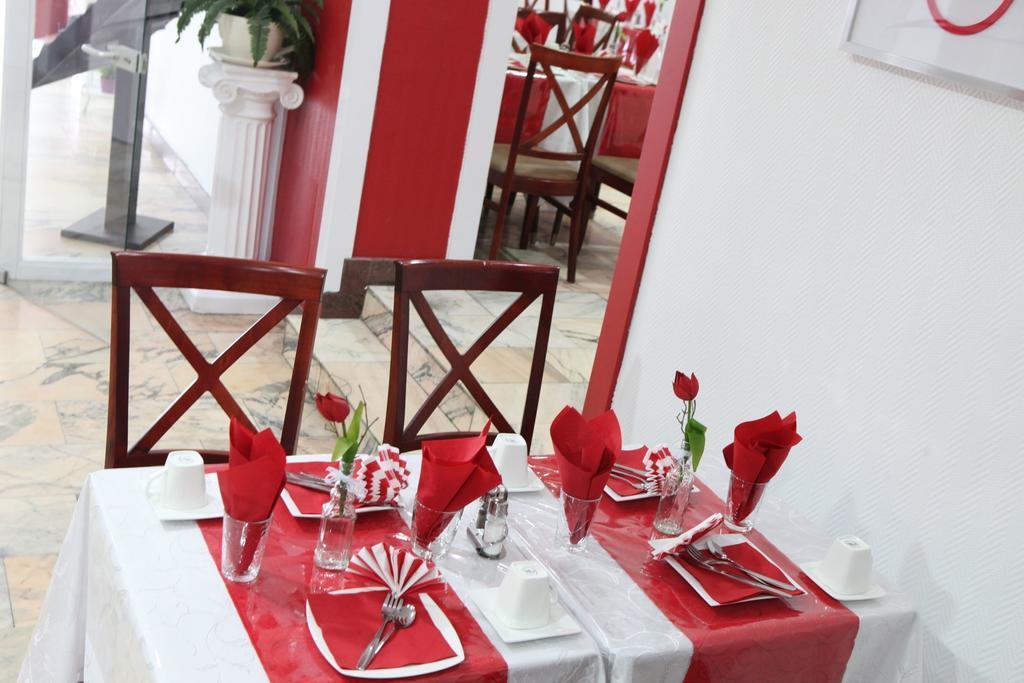 Hotel De France Saint-Gilles Bagian luar foto