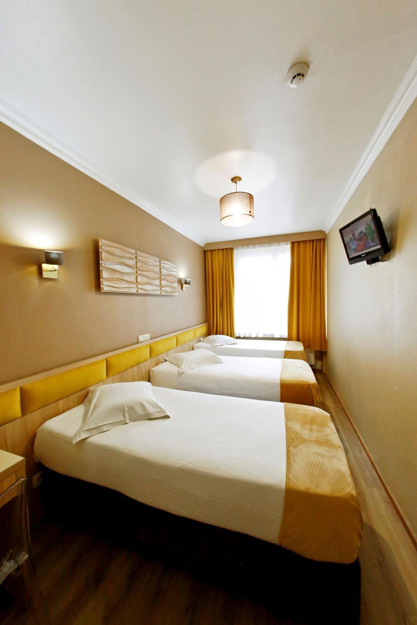 Hotel De France Saint-Gilles Bagian luar foto