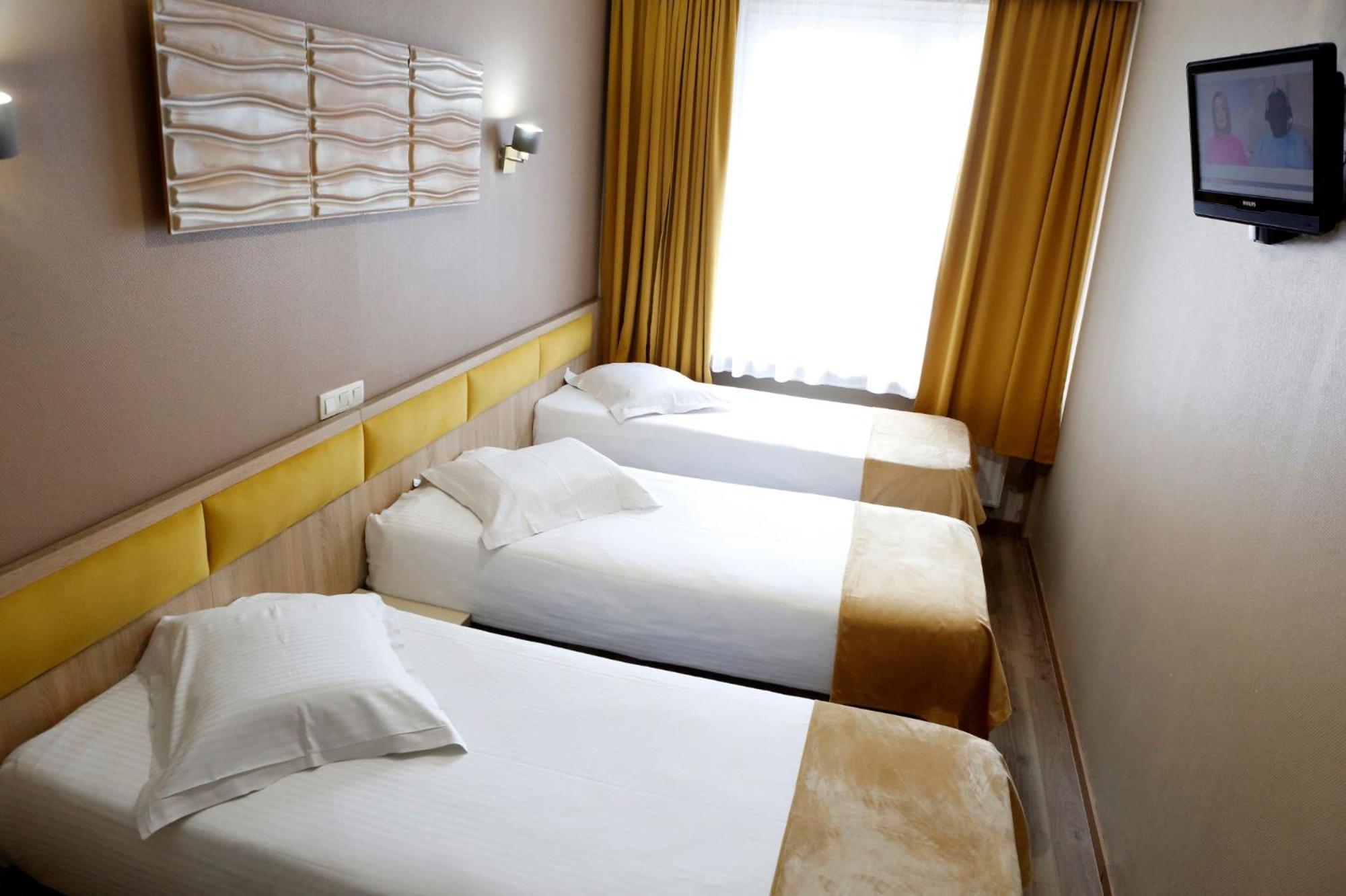 Hotel De France Saint-Gilles Bagian luar foto
