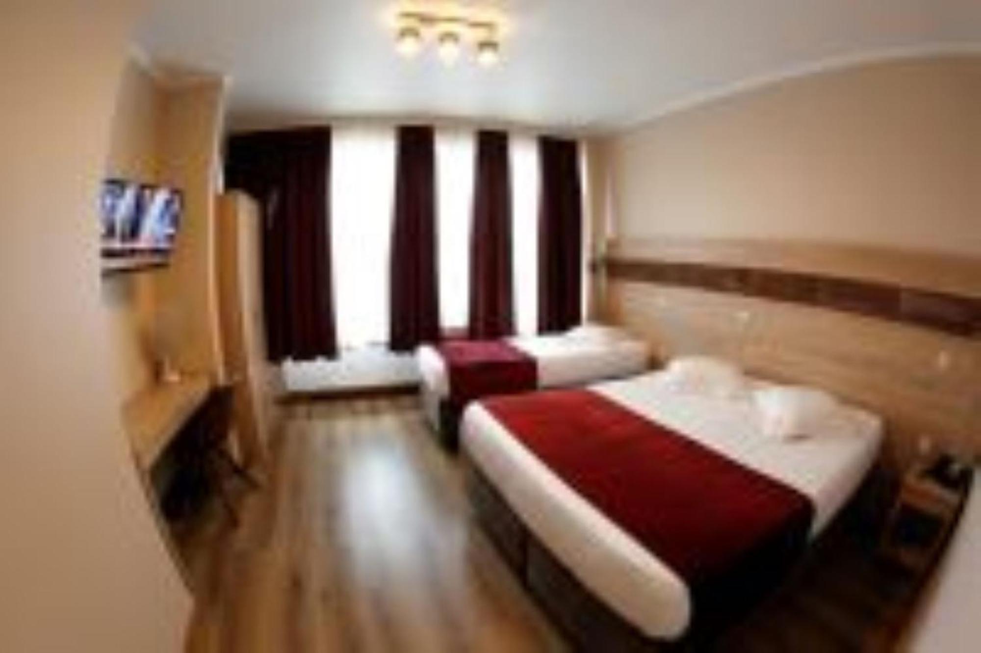 Hotel De France Saint-Gilles Bagian luar foto