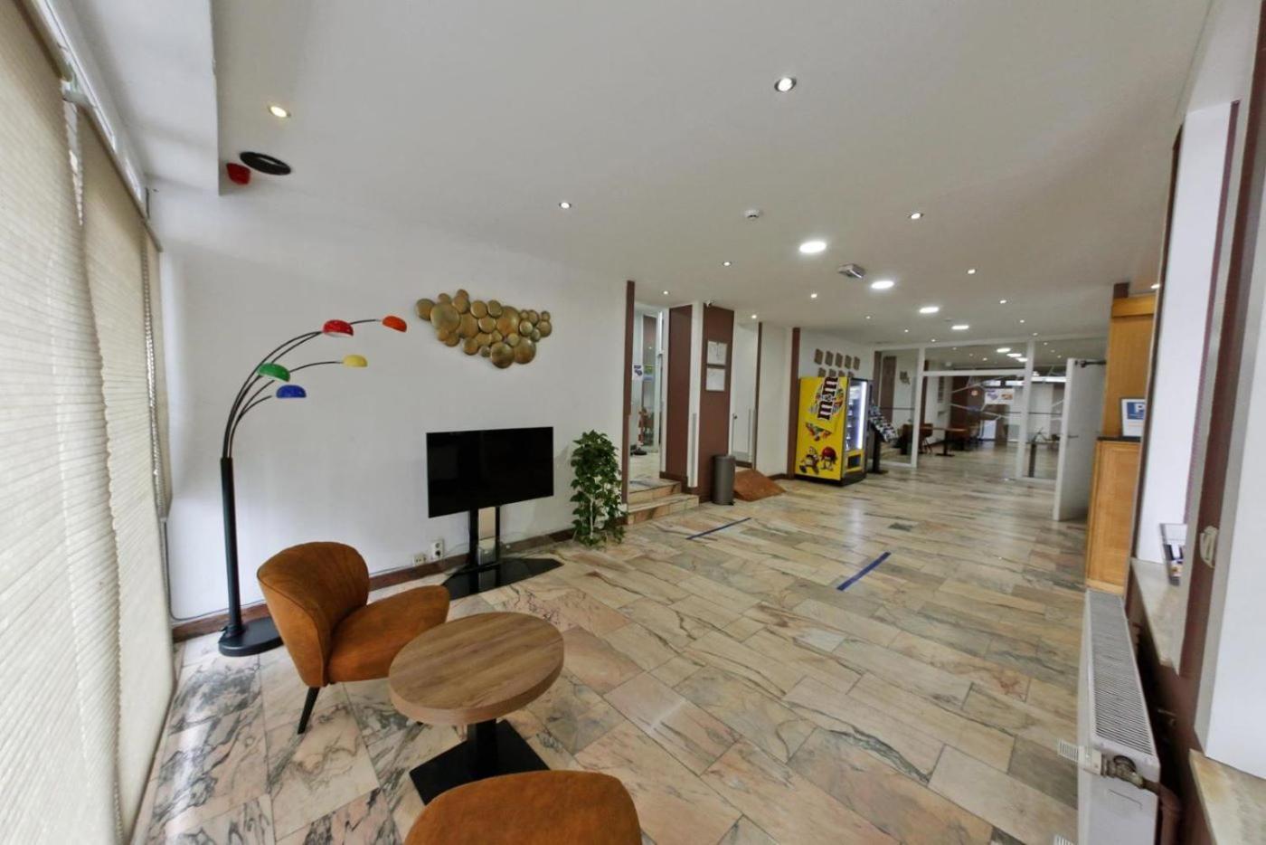 Hotel De France Saint-Gilles Bagian luar foto