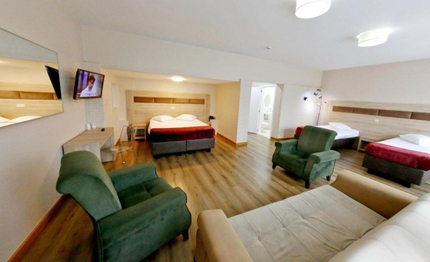 Hotel De France Saint-Gilles Bagian luar foto
